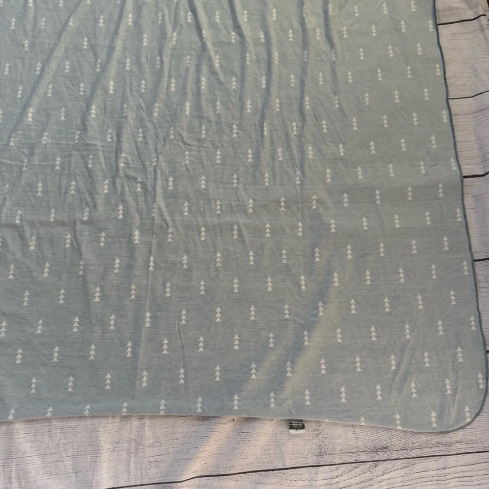 Copper Pearl blue gray arrow baby crib blanket 45 inches by 45.5 inches - Picture 12 of 12